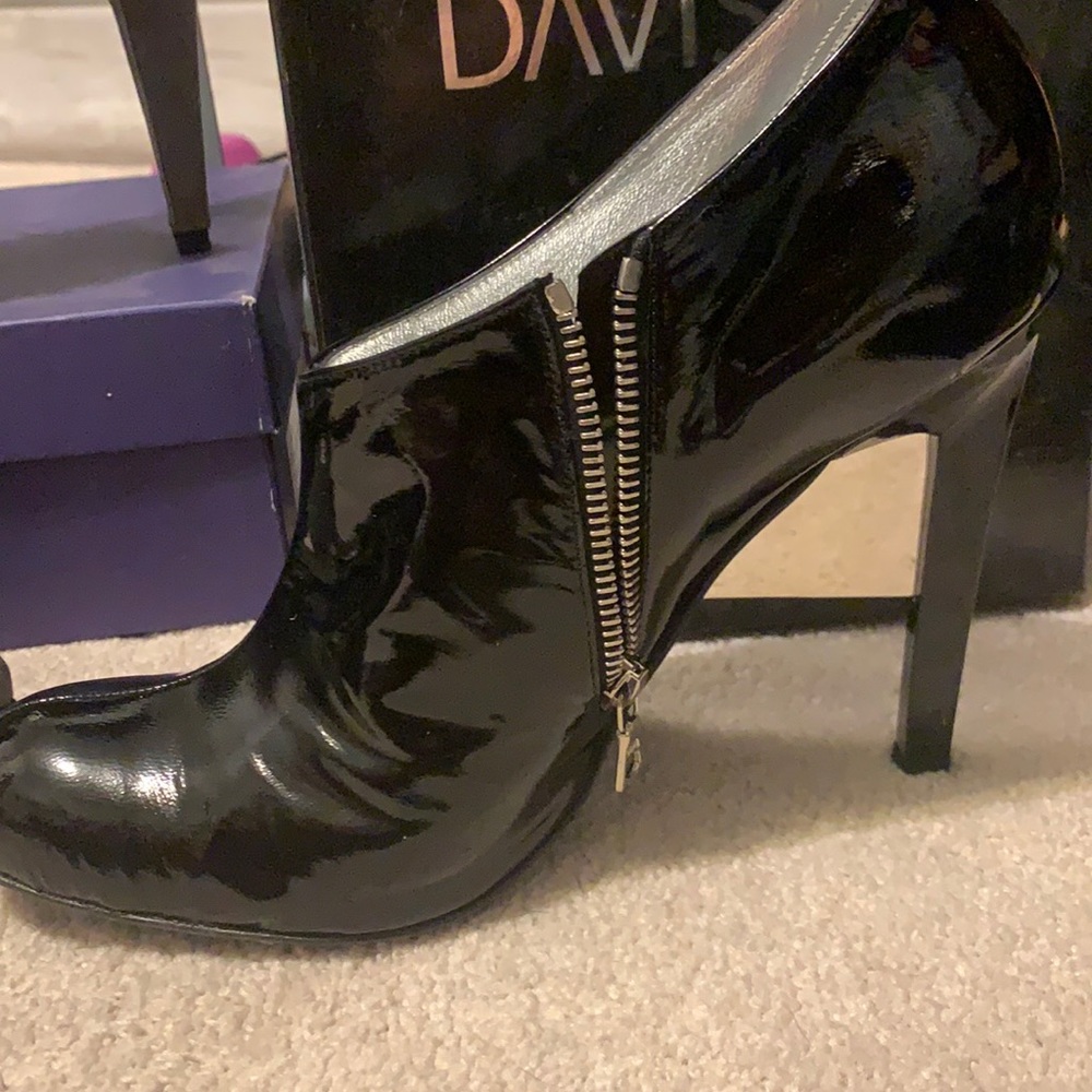 Divas by ruthie Davis mirror detail bootie